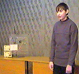 Дима Верхов демонстрирует модель радиоприемника А.С.Попова